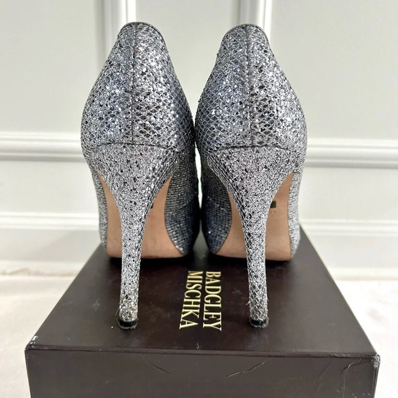 BADGLEY MISCHKA | HUMBIE II PEWTER GLITTER Sparkle Sequin Glitter Heels, Size 9 - Picture 9 of 10